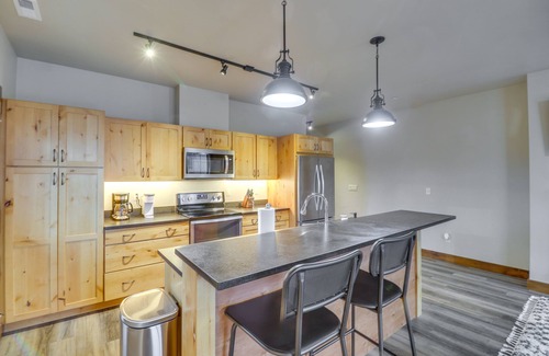 Columbia Falls Condo | Downtown Columbia Falls Condo: 16 Mi to Ski Resort
