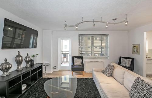Downtown Atlanta House | Downtown Condo Walk to GWCC and Coca-Cola