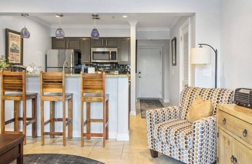 North Capitol Condo | Downtown Condo - Walkable to Broadway & Nissan Std - Free Covered Parking - Pool