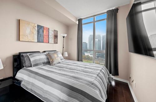 Fort York Apartment | Downtown Condo with Picturesque View