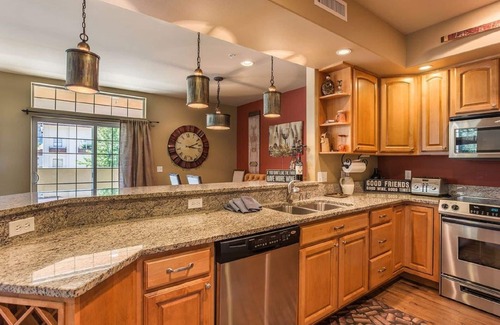 Leavenworth Condo | Downtown Corner Unit with Views