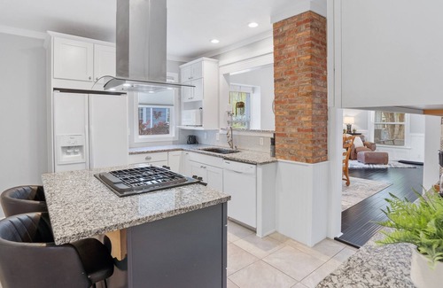 Loveland House | Downtown Cottage w/ Hot Tub