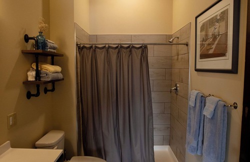 Wenatchee Apartment | Downtown Cozy Castlerock Suite
