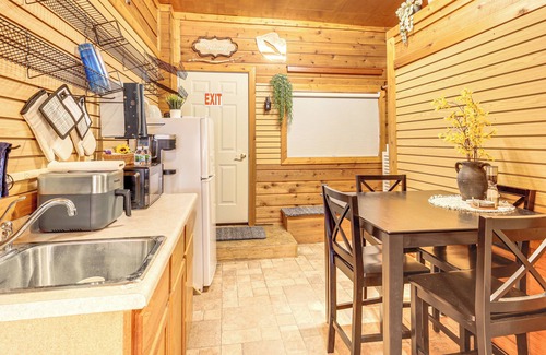 Crandon Apartment | Downtown Crandon: Walkable Studio w/Patio!
