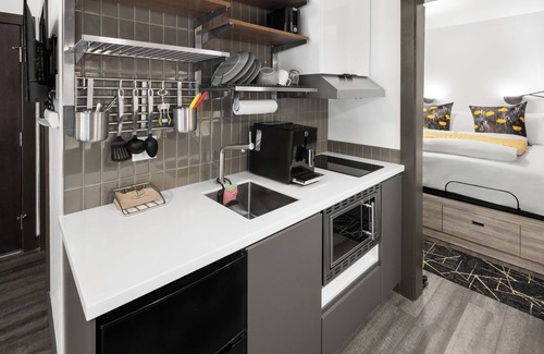 Downtown Juneau Apartment | Downtown Deluxe King Suite. Kitchenette, Free Breakfast, and Rooftop Hot Tub!