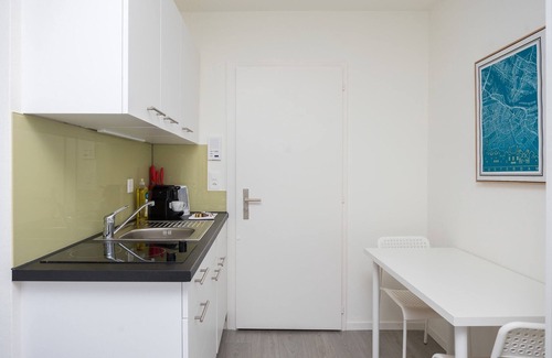 Sihlfeld Apartment | Downtown Deluxe Studio with Queen Bed(BE-25)
