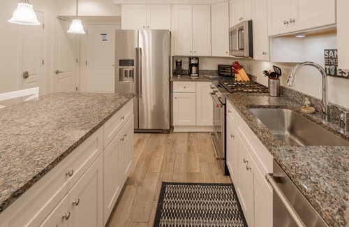 Dewey Beach Condo | Downtown Dewey Beach Condo w/Pool Garage Parking