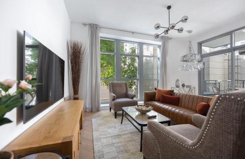 Downtown Dubai Apartment | Downtown Dubai sleeps 5 with Amazing Amnenities