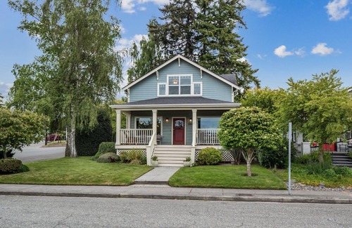 The Bowl of Edmonds House | Downtown Edmonds Craftsman: Home by the Sea