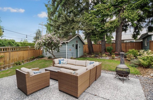 The Bowl of Edmonds House | Downtown Edmonds Craftsman: Home by the Sea