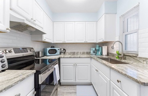 Laurel Park House | Downtown Escape! All new! Cute Villa in Sarasota!