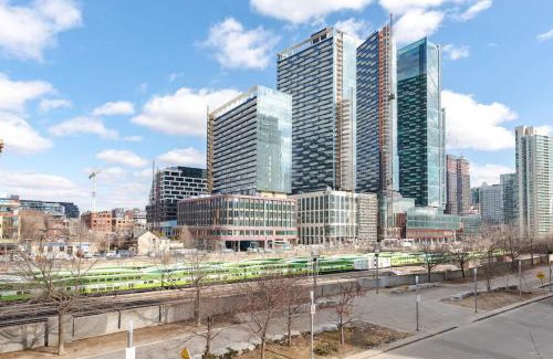 Bathurst Quay Apartment | Downtown Escape Stylish Condo with City Views