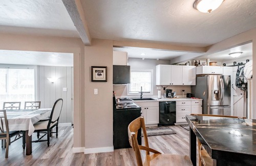 West Eugene House | Downtown EUG home Near UO campus & Autzen Stadium