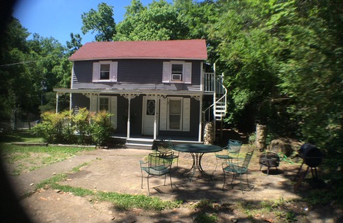 Eureka Springs Historic District Cottage | Downtown Eureka Springs Vacation Cottage