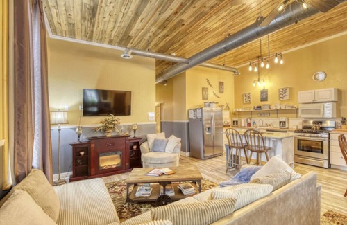 Whitewood House | Downtown Experience Rich in History & Charm! Centrally Located in Black Hills