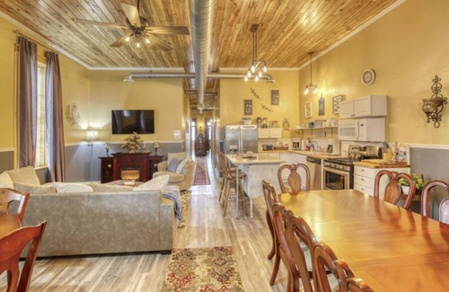 Whitewood House | Downtown Experience Rich in History & Charm! Centrally Located in Black Hills