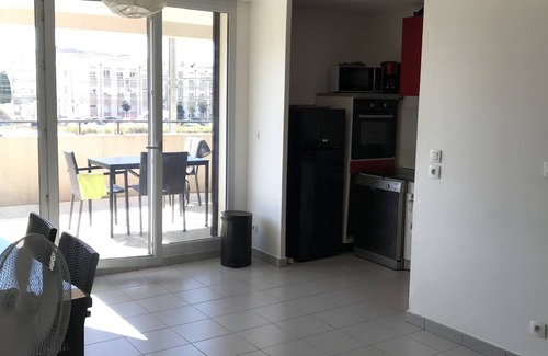 La Lironde Apartment | Downtown family apartment with terrace