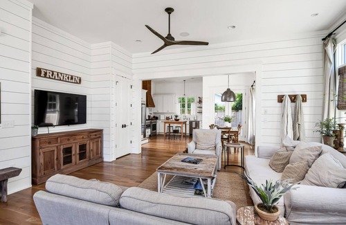 Historic Downtown Franklin House | Downtown Franklin Farmhouse 2. Steps to Dining, Shops & Cafes