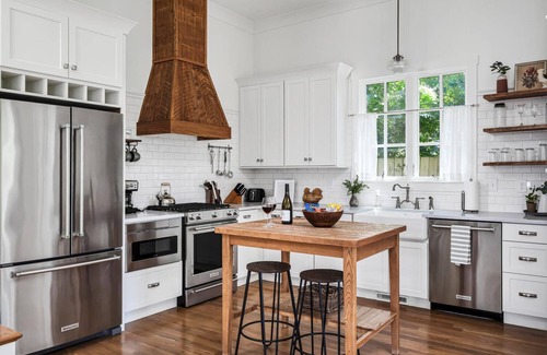 Historic Downtown Franklin House | Downtown Franklin Farmhouse 2. Steps to Dining, Shops & Cafes