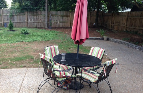 Franklin Cottage | Downtown Franklin!Very Clean and Quiet/Fenced yard/Dog friendly! No Cats