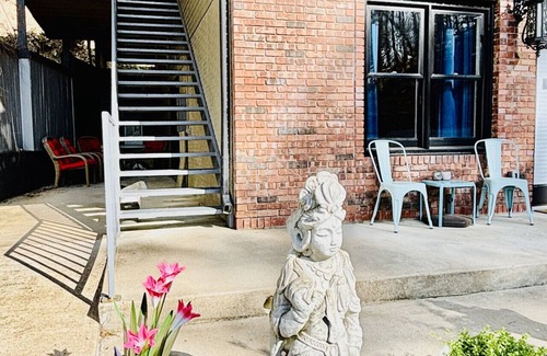 Eureka Springs Historic District Apartment | Downtown+FreePark+Wifi Main St. Ste 202