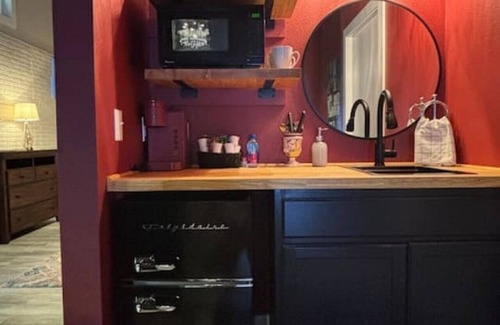 Eureka Springs Historic District Apartment | Downtown+FreeParking+Wifi Main St. Ste 101