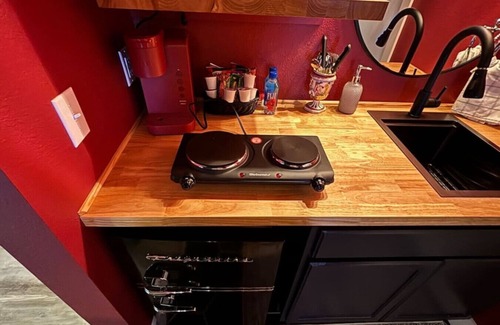 Eureka Springs Historic District Apartment | Downtown+FreeParking+Wifi Main St. Ste 101