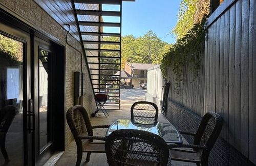 Eureka Springs Historic District Apartment | Downtown+FreeParking+Wifi Main St. Ste 101