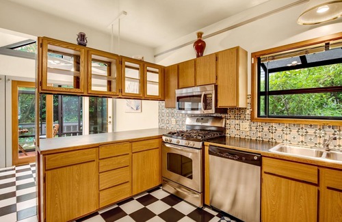 Fremont House | Downtown Fremont Charmer with Parking