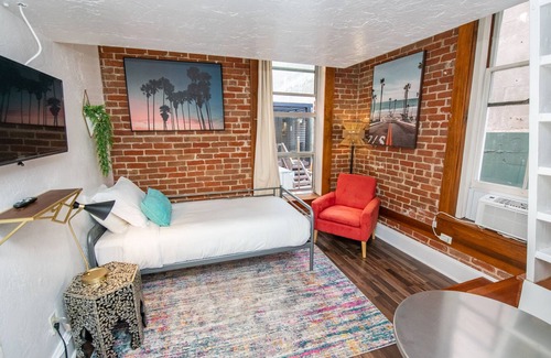 East Village House | Downtown Gaslamp District Loft for 3!