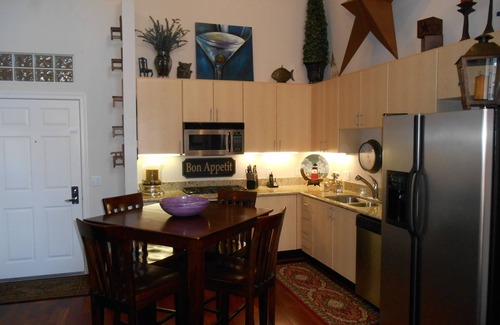 East Village Condo | Downtown, Gaslamp, Petco, Convention Center- Luxury 1 BR+Loft w/Deck