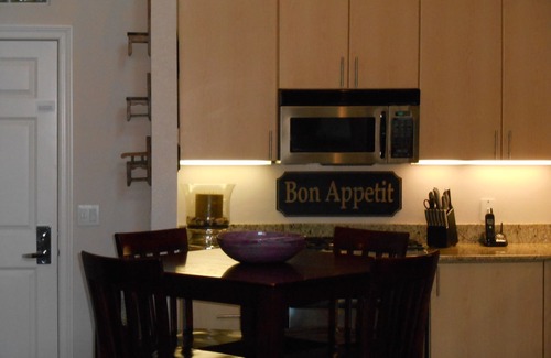 East Village Condo | Downtown, Gaslamp, Petco, Convention Center- Luxury 1 BR+Loft w/Deck