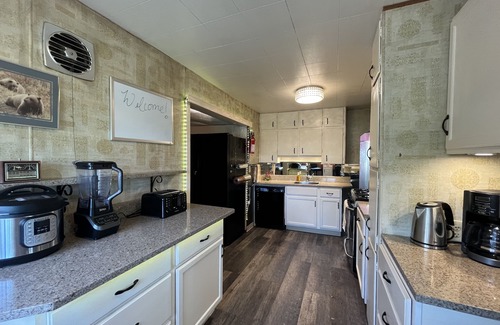 Fairview House | Downtown Gated Hideaway