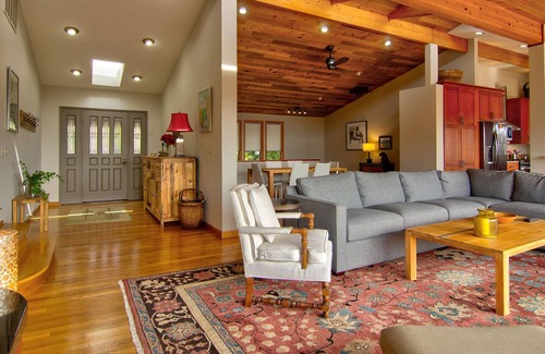 Gig Harbor House | Downtown Gig Harbor home with gorgeous views of Mt. Rainier AND a private sauna!