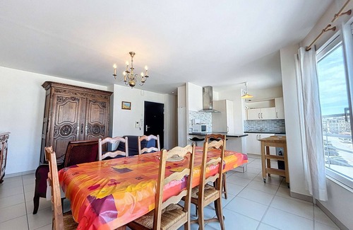Granville Apartment | Downtown Granville: 2-Bedroom Apartment with Parking, Elevator, 300m to Beach