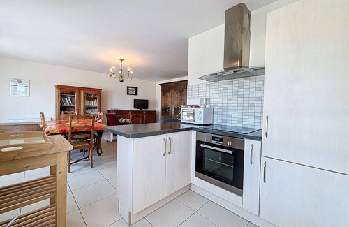 Granville Apartment | Downtown Granville: 2-Bedroom Apartment with Parking, Elevator, 300m to Beach