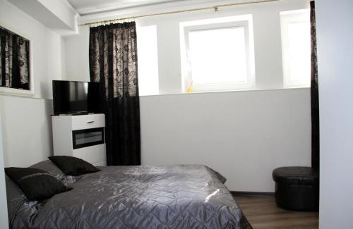 Old Town Apartment | Downtown Green Oasis Apartments