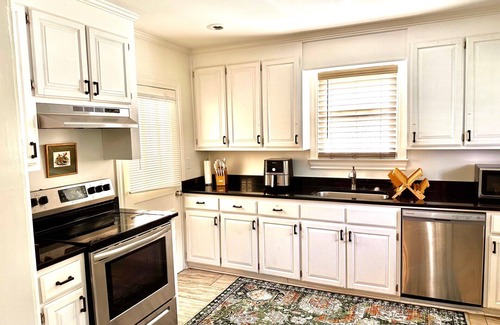 Greer House | Downtown Greer House walkable to shops, restaurants and park. Fenced in backyard