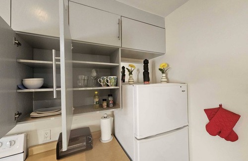 Landsdale House | Downtown Hamilton Ruby Red Stay.