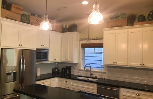 Healdsburg House | Downtown Healdsburg home very near the Plaza! 30 Day Minimum per law.