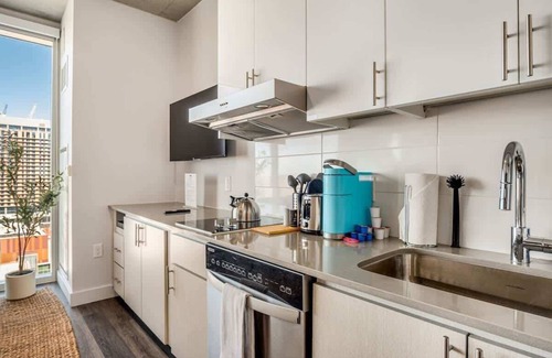 Downtown Phoenix Apartment | Downtown Highrise STU | Sky Pool, Parking, Gym 06