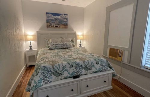 Tarpon Springs Apartment | Downtown Historic Tarpon Springs Suite Coastal Gulf Coast Community