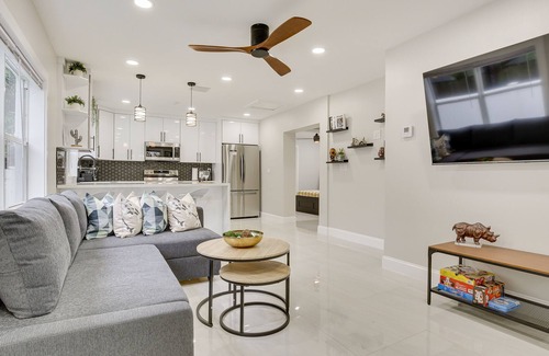 Downtown Hollywood House | Downtown Hollywood Vacation Rental w/ Patio!