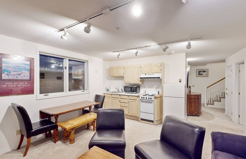 Telluride House | Downtown home with rooftop hot tub & fireplace - walk to gondola
