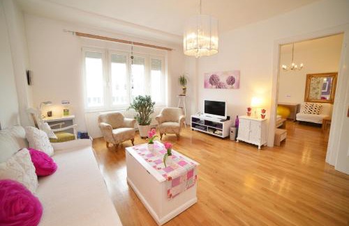 Zagreb Apartment | Downtown