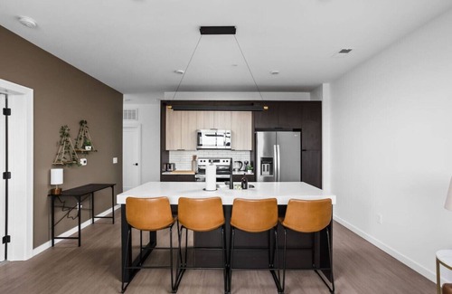 Mile Square Apartment | Downtown Indy Luxury Stay