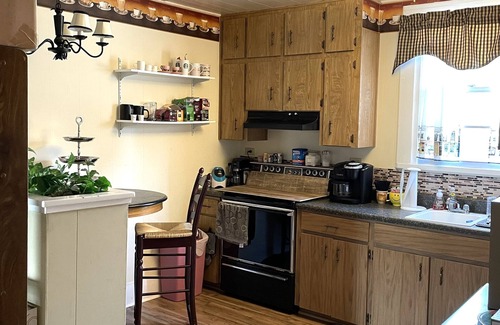 Inverness House | Downtown Inverness historic home, hot tub & pet friendly