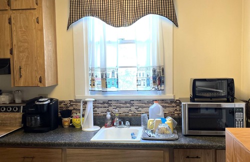 Inverness House | Downtown Inverness historic home, hot tub & pet friendly