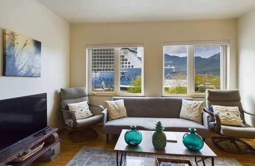 Downtown Juneau Apartment | Downtown Juneau Gem: 1BR Apt with Stunning Views!