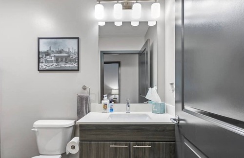 Downtown Kansas City Apartment | Downtown KC 1BR City Views GYM/Basketball